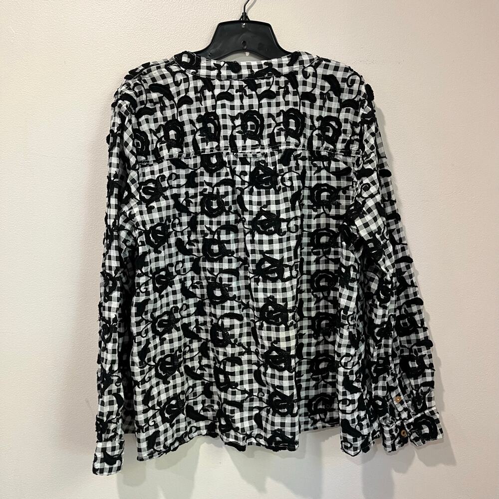 Anthropologie Pilcro Black and White gingham with embroidered floral button up - Picture 3 of 10